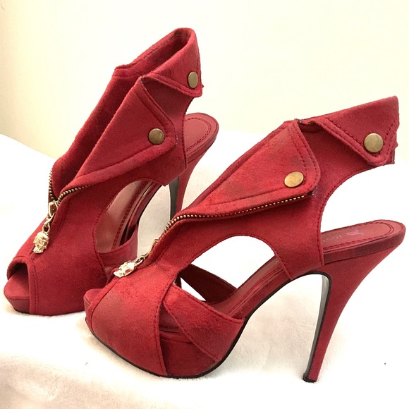 RED BIKER GRUNGE SKULL DETAIL STUDDED STILETTO HIGH HEELS SIZE 6.5 - Picture 1 of 15